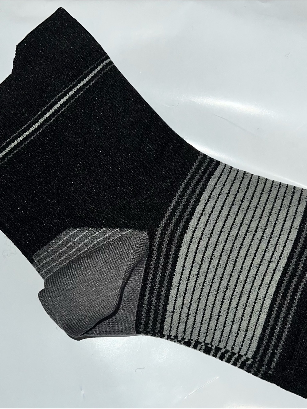 1 Pair of Women's Black and Gray Striped Crew Socks - Cushioned Comfort
